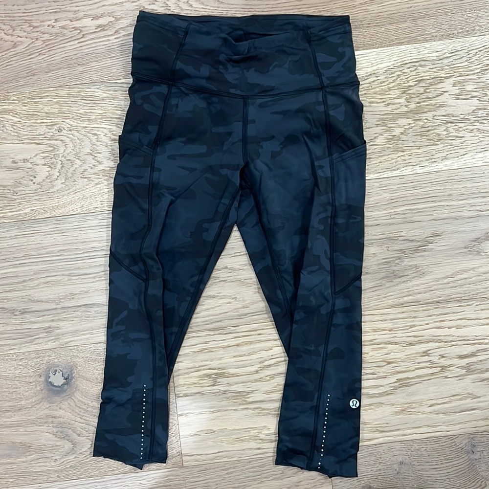 Lululemon capris size small / size 4, with pockets